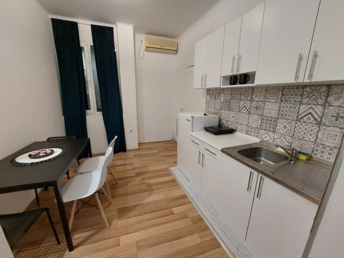 Apartment Creative 4 *